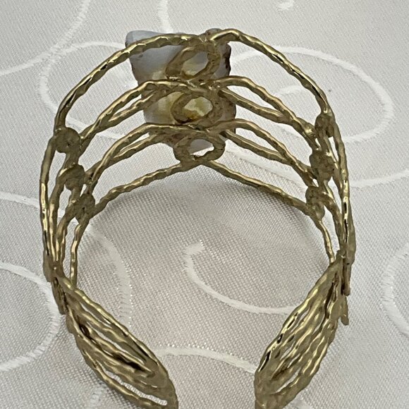 Hammered Brass‎ Cuff Bracelet With Natural Agate Stone Accent - Picture 3 of 4
